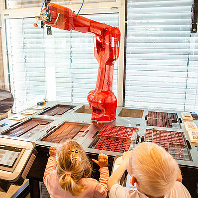 Verkostungsroboter im Zotter Schoko-Laden-Theater